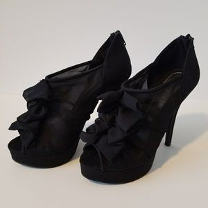 Metaphor Size 7 Black Heels